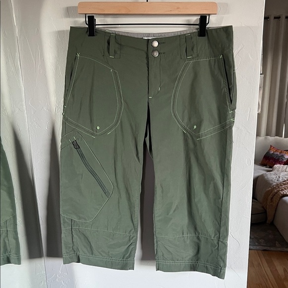 Columbia Olive Green Cargo Capris - Picture 1 of 3